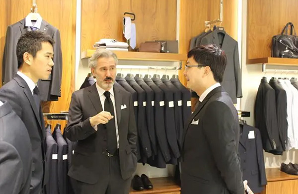 西服定制根據(jù)身材選款的技巧